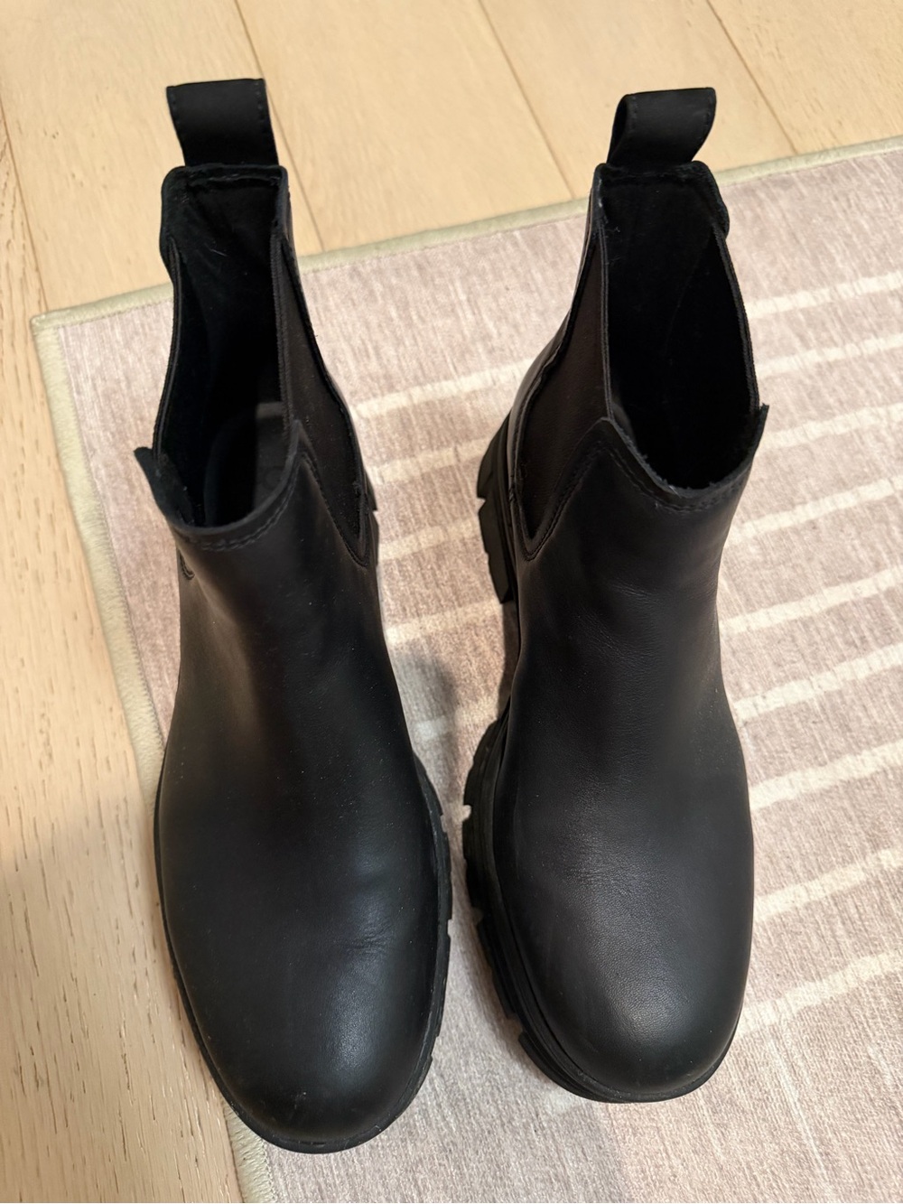 UGG Black Compact Chelsea Lug Boots - Picture 4 of 5